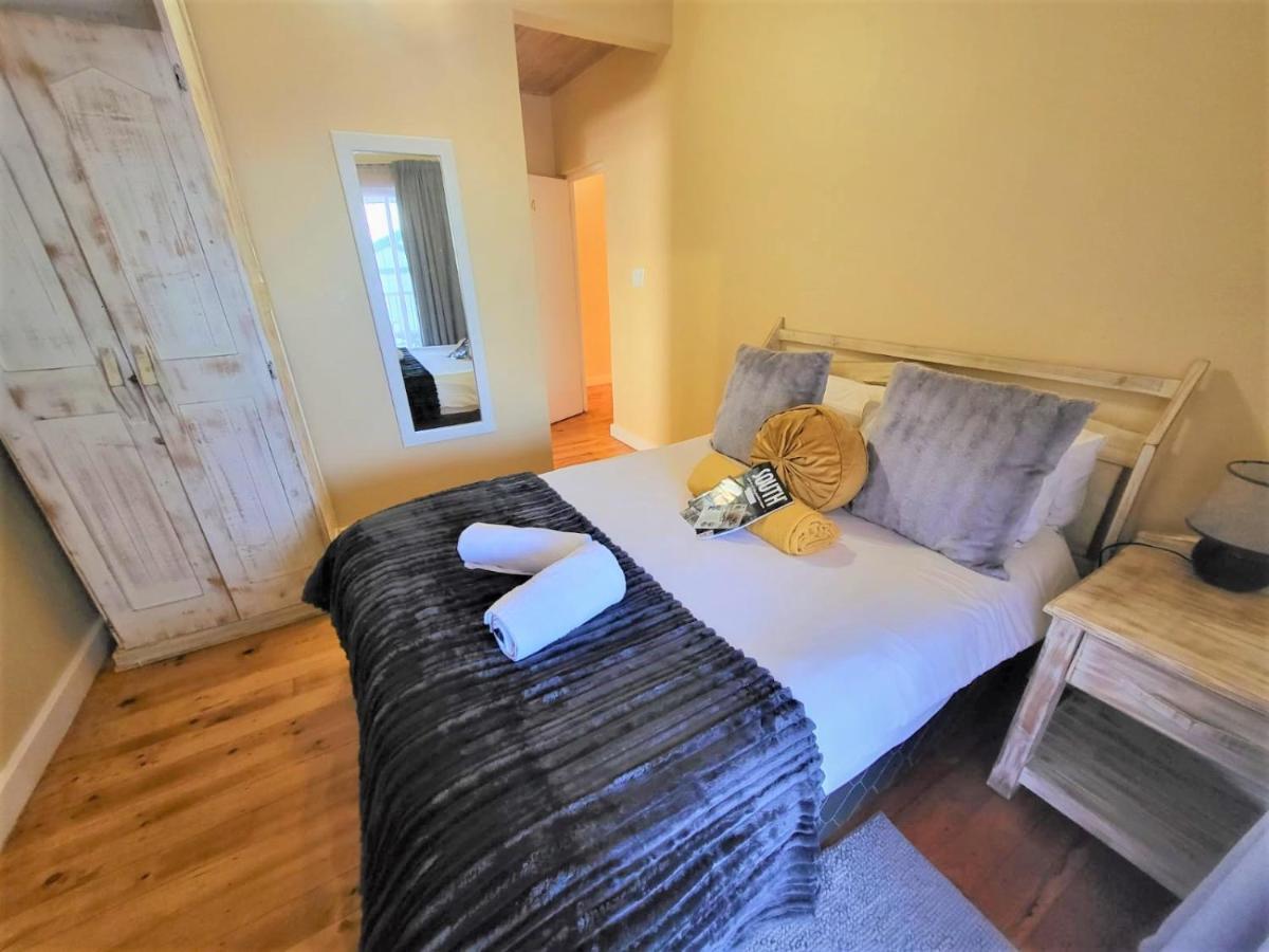 Point Village Guest House Mossel Bay Esterno foto